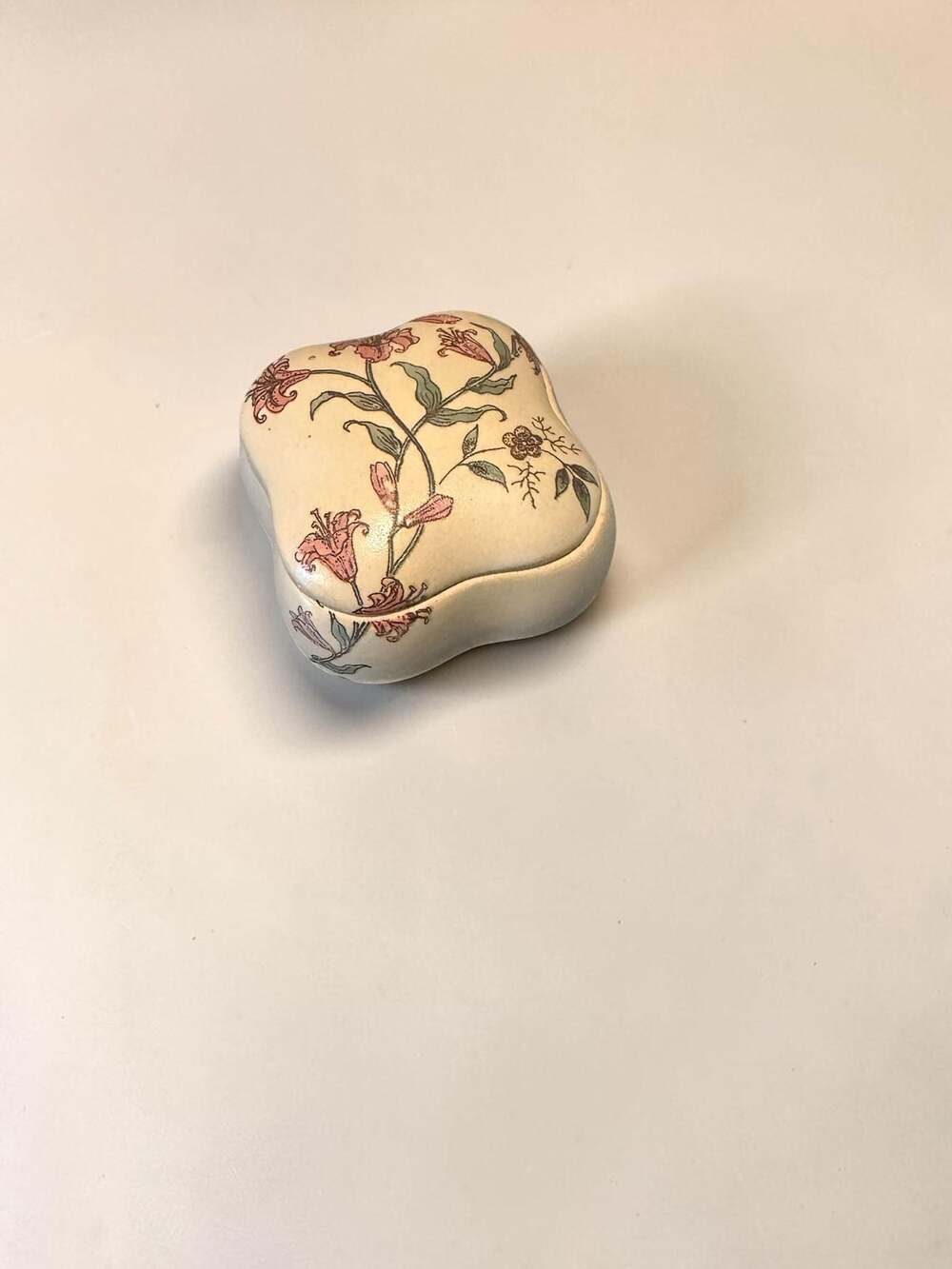 Takahashi Antique Boutique Floral Trinket Box